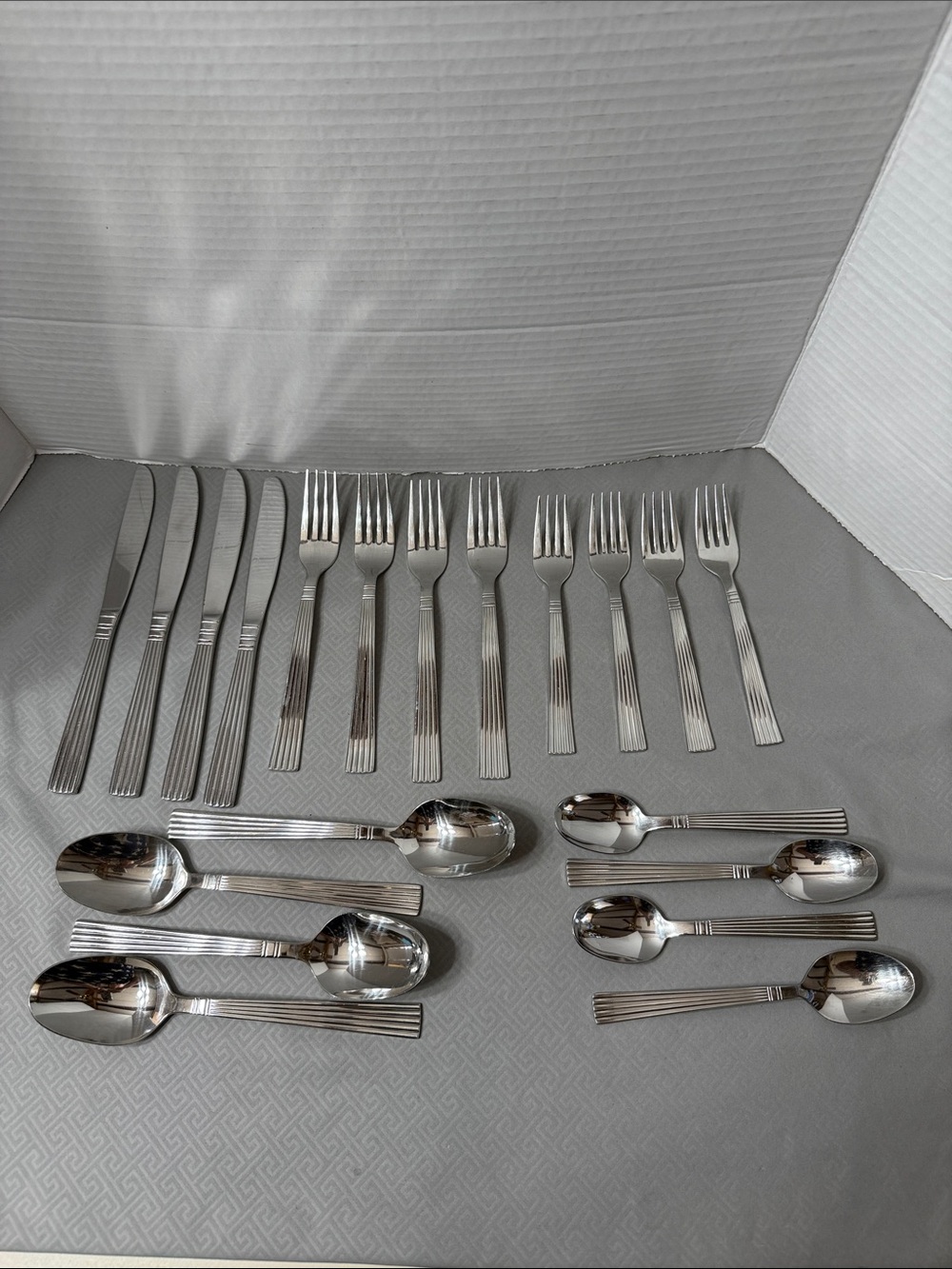 Wallace Flatware Manhattan Pattern Stainless 18/8 Service for Four 20 Piece Vtg